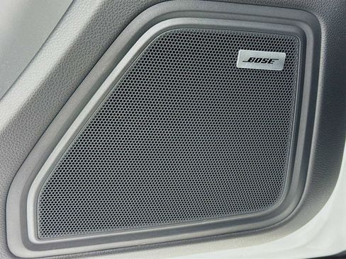 Certified 2025 Porsche Macan T image 12