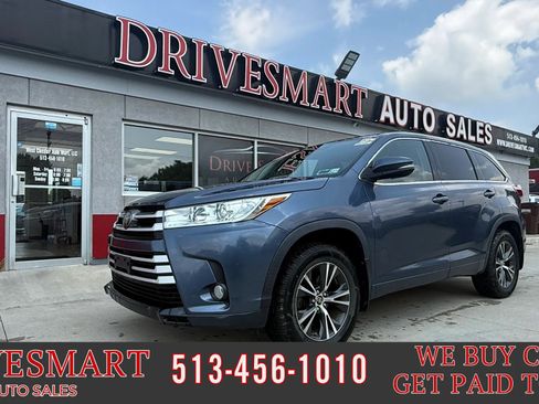 Used 2017 Toyota Highlander Plus AWD/4WD image 1