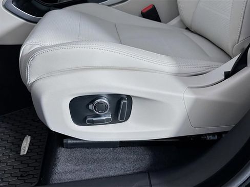 New 2026 Jaguar F-PACE SVR image 22