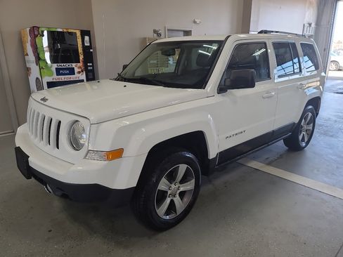 Used 2017 Jeep Patriot High Altitude image 2