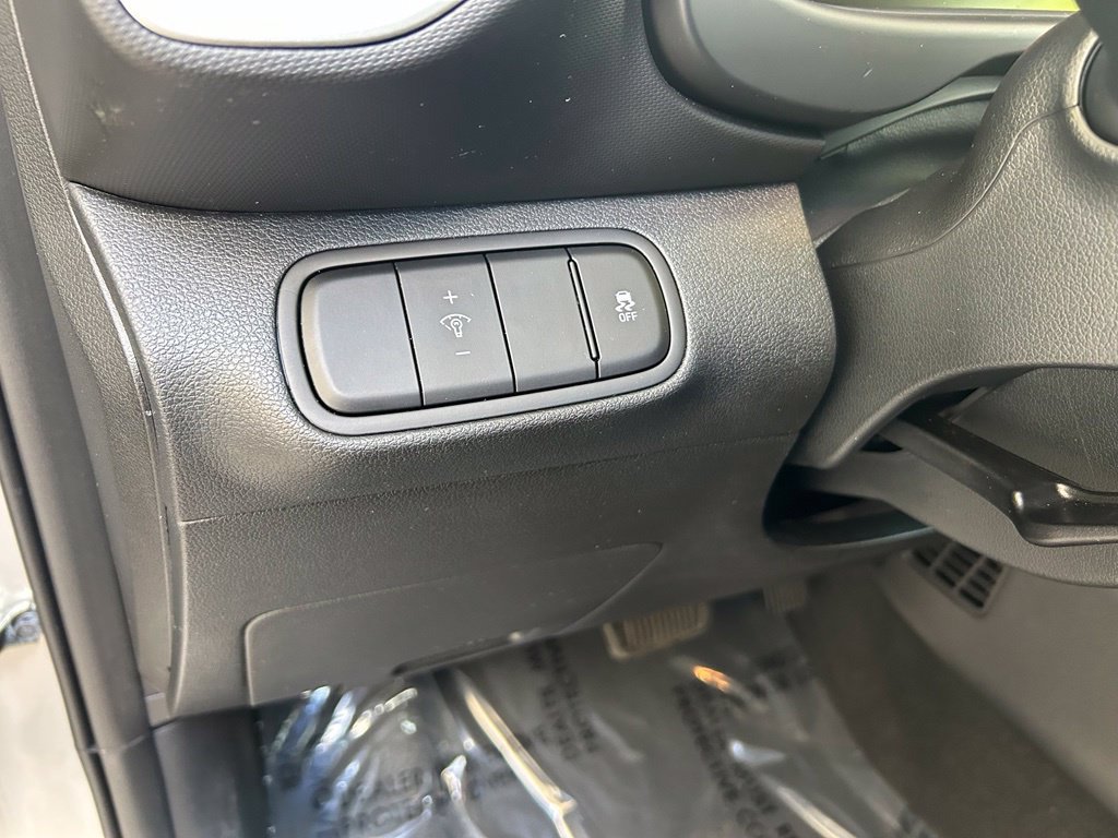 Used 2026 Hyundai Venue SEL FWD image 37