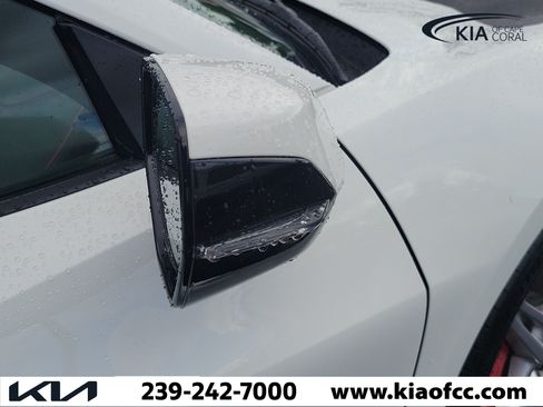 Used 2022 Chevrolet Corvette Stingray Preferred Cpe w/ Z51 Performance Package RWD image 8