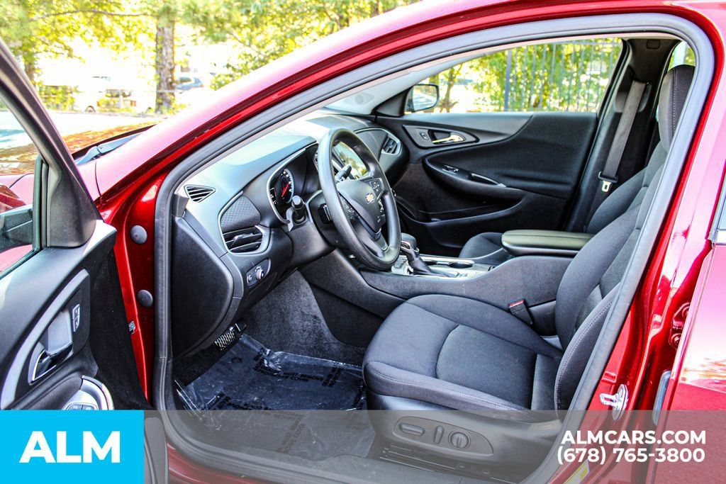 Used 2025 Chevrolet Malibu LT FWD image 16
