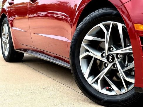 Used 2023 Hyundai Sonata SEL image 2