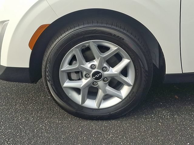 Used 2025 Kia Soul LX w/ LX Technology Package FWD image 8