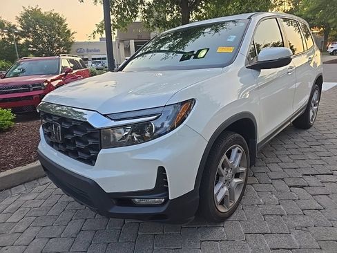 Used 2024 Honda Passport EX-L image 3