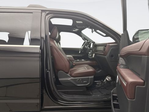 Used 2022 Ford Expedition Max Limited image 19