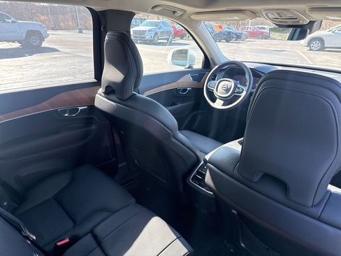 Used 2025 Volvo XC90 B5 Plus w/ Protection Package Premier AWD/4WD image 27