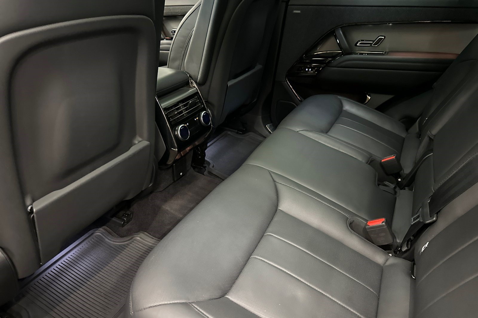 Used 2024 Land Rover Range Rover Sport SE AWD/4WD image 31