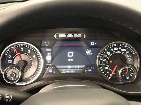 Used 2025 RAM 1500 Laramie AWD/4WD image 13