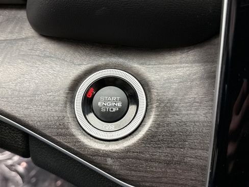 Used 2023 Jeep Grand Cherokee L Limited w/ Black Appearance Package image 21