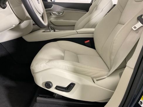 Certified 2025 Volvo XC90 T8 Plus w/ Protection Package Premier AWD/4WD image 30