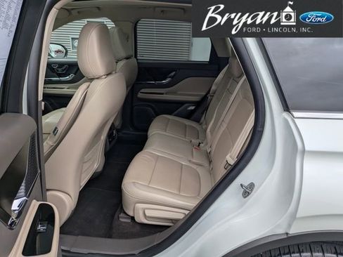 Used 2022 Lincoln Corsair AWD w/ Premium Package image 37