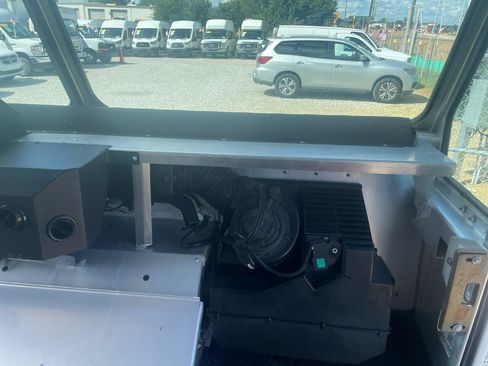 Used 2016 Ford E-350 and Econoline 350 Super Duty w/ A/C Prep Package RWD image 25