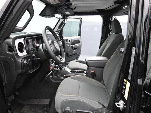 Used 2025 Jeep Wrangler Unlimited Sport AWD/4WD image 14