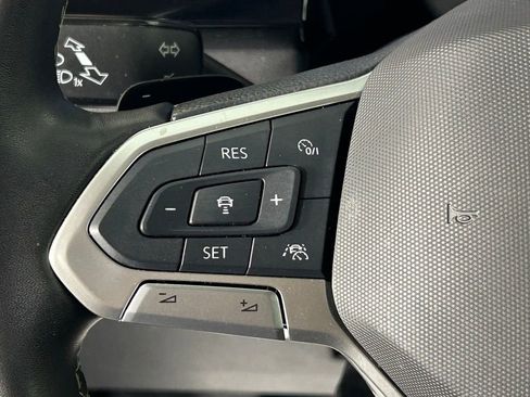 Used 2024 Volkswagen Atlas SE image 27