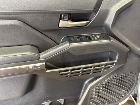 Used 2025 Toyota Tacoma TRD Off-Road image 13