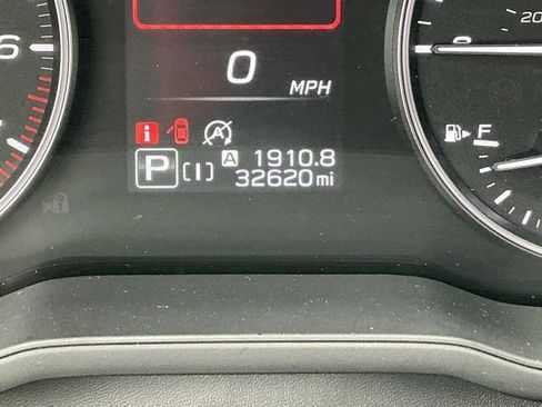 Used 2024 Subaru Crosstrek 2.0i Premium image 32