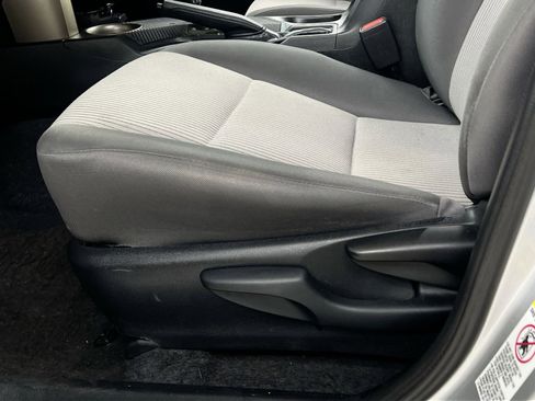 Used 2013 Toyota RAV4 LE image 18