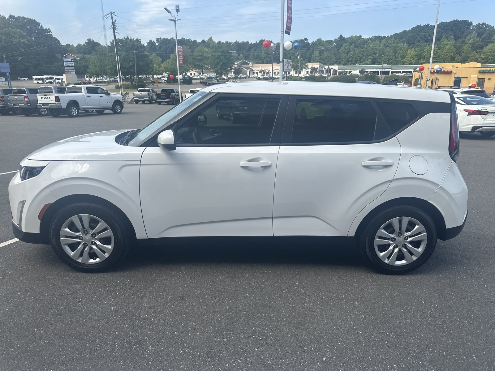 Used 2024 Kia Soul LX FWD image 5
