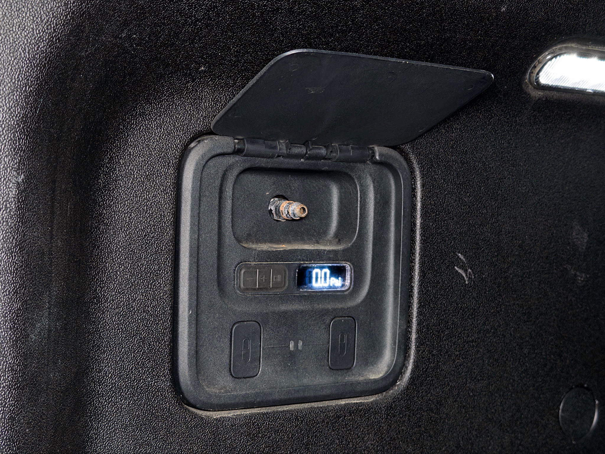 Used 2023 Rivian R1T Adventure Dual AWD/4WD image 29