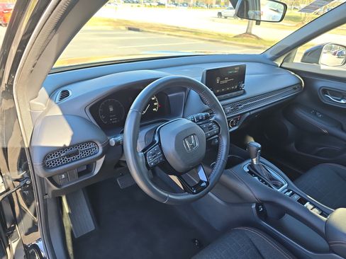 Used 2023 Honda HR-V Sport image 15