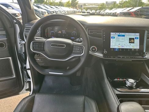 Used 2023 Jeep Wagoneer L Series II RWD image 15