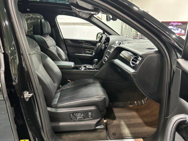Used 2017 Bentley Bentayga AWD/4WD image 55