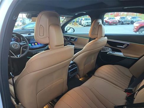 New 2026 Mercedes-Benz E 350 4MATIC Sedan image 17