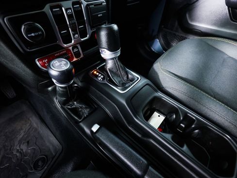 Used 2024 Jeep Wrangler Unlimited AWD/4WD image 30