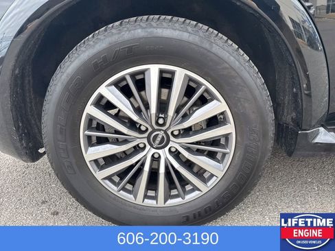 Used 2024 Nissan Armada SL w/ Captain's Chairs Package image 6