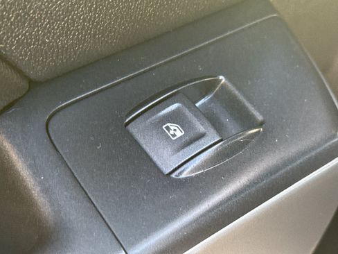 Used 2018 Chevrolet Silverado 1500 LT AWD/4WD image 32