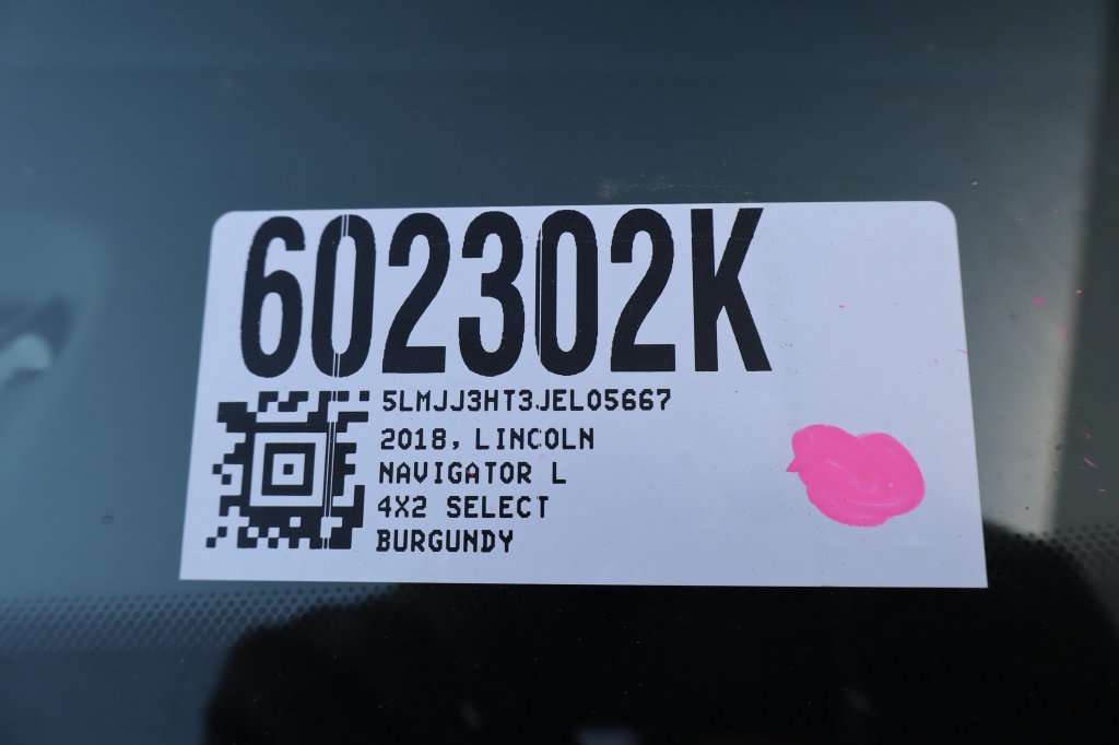 Used 2018 Lincoln Navigator L Select RWD image 39