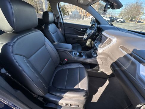 Used 2023 GMC Acadia SLT w/ Elevation Edition image 29