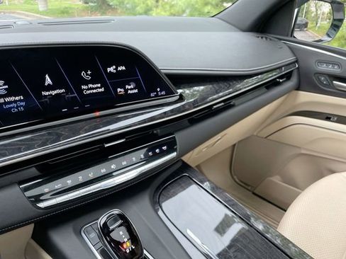 Used 2022 Cadillac Escalade Premium Luxury image 24