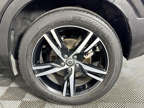 Used 2020 Volvo XC40 T5 R-Design image 36