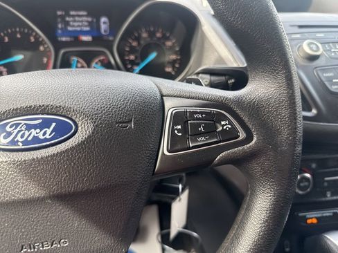 Used 2017 Ford Escape SE image 18