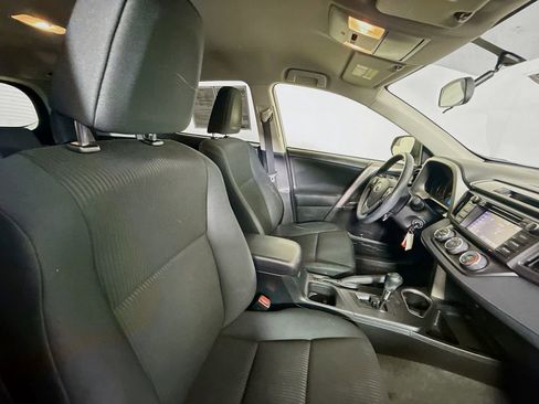 Certified 2016 Toyota RAV4 LE FWD image 26