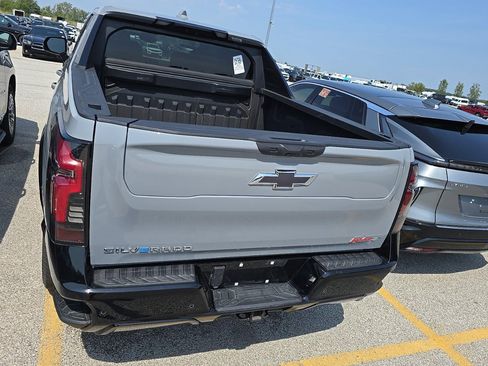Used 2025 Chevrolet Silverado EV RST AWD/4WD image 16