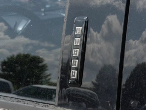 Used 2019 Ford F150 XLT w/ Equipment Group 302A Luxury AWD/4WD image 9