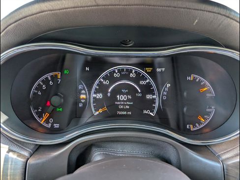 Used 2018 Jeep Grand Cherokee Overland AWD/4WD image 10