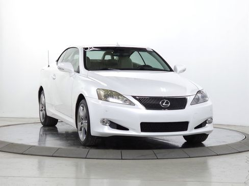 Used 2010 Lexus IS 250C image 10