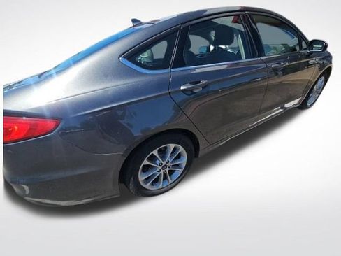 Used 2019 Ford Fusion SE FWD image 8