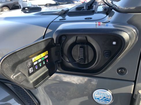 Used 2023 Jeep Wrangler Unlimited Sahara image 37