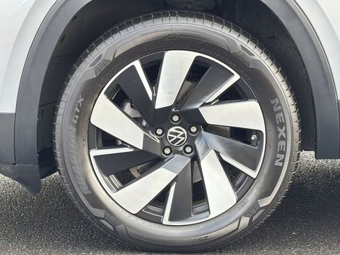 Used 2024 Volkswagen Atlas Cross Sport SE image 24