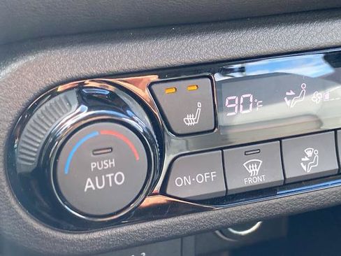 Used 2024 Nissan Kicks SR w/ SR Premium Package FWD image 27