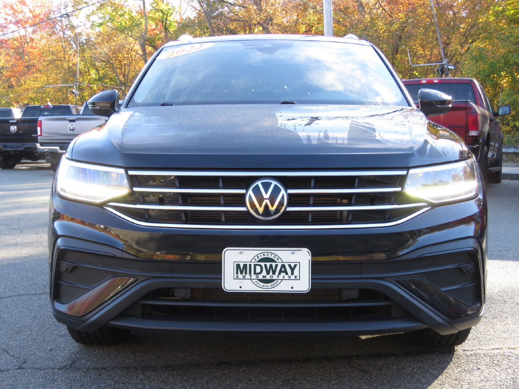 Used 2022 Volkswagen Tiguan SE w/ Panoramic Sunroof Package AWD/4WD image 2