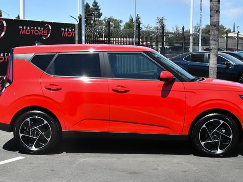 Used 2024 Kia Soul EX image 9