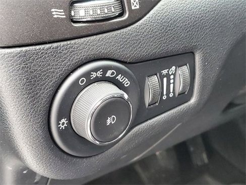 Used 2020 Jeep Cherokee Trailhawk w/ Cold Weather Group image 23