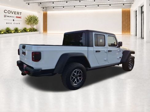 Used 2024 Jeep Gladiator Rubicon w/ Technology Group AWD/4WD image 13